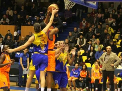 ÎNVINSE ÎN “EL CLASICO”: CSM TÂRGOVIŞTE - ICIM ARAD 59-52