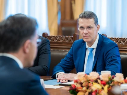 Ionuţ Moşteanu a demisionat din funcţia de ministru al Apărării