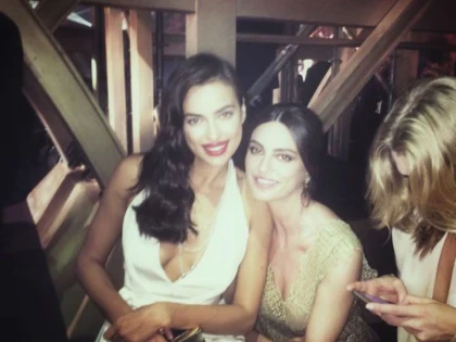 IRINA SHAYK SI CATRINEL MENGHIA, PRIETENE LA CATARAMA! CE AU FACUT IMPREUNA LA FESTIVALUL DE LA CANNES