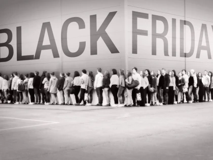 ISTORIA MAI PUTIN CUNOSCUTA A NEBUNIEI BLACK FRIDAY