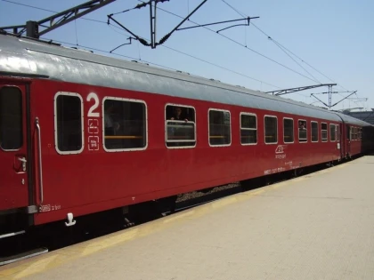 ISU Arad: Atenție, copii! Nu vă jucați în apropierea căilor ferate electrificate și nu vă urcați pe vagoanele staționate!