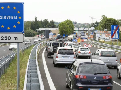 Italia a restabilit controalele la frontiera cu Slovenia