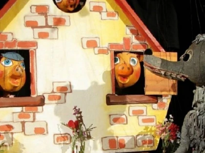 Iubitorii de povești cu tâlc sunt poftiți la teatru!
