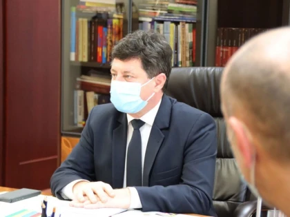 Iustin Cionca  va trimite informări pe telefon sau e-mail arădenilor