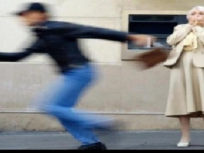 Jaf în plină stradă. O femeie din Arad a rămas fără banii din portofel