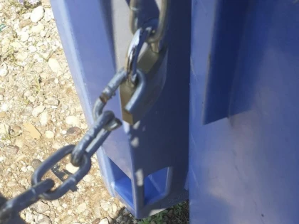 „Jaful secolului“' la Arad. Hoții au furat tomberoanele de gunoi de pe marginea drumurilor naționale