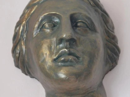 JANDARM BANATEAN DA VIATA UNOR SCULPTURI DIN LEMN, CU DALTA