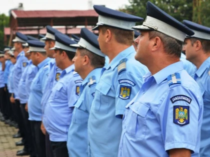 Jandarmeria Arad a avansat în grad 24 de cadre