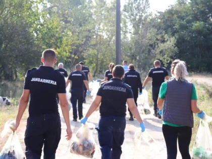 Jandarmeria Arad a răspuns ??????? la "Ziua de curățenie Națională 2023"