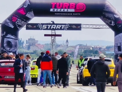 Jandarmii arădeni asigură măsuri de ordine publică pe Aeroportul Arad la Campionatul RoDrag Racing