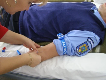 JANDARMII ARĂDENI AU DONAT SÂNGE