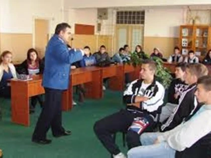 JANDARMII ARADENI AU ORGANIZAT ACTIUNI CU CARACTER PREVENTIV IN SCOLI