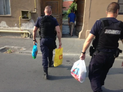 Jandarmii arădeni au sărit în sprijinul unei familii sărace