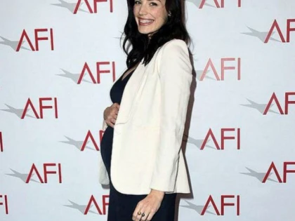JESSICA PARE, ACTRITA DIN SERIALUL "MAD MAN", A NASCUT!