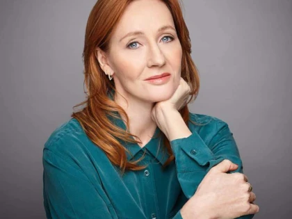 JK Rowling înapoiază un premiu primit pentru promovarea drepturilor omului