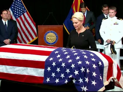 John McCain, înmormântat cu onoruri militare