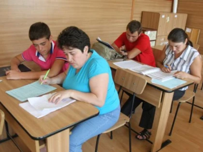 Joi începe completarea fişelor cu opţiuni pentru admiterea la liceu