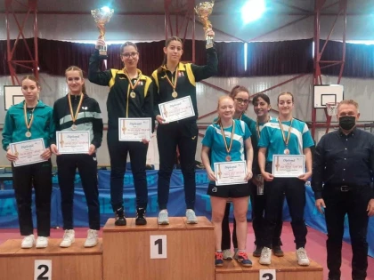 Jucătoarele de tenis de masă Irina Rus şi Adela Strună, pe podiumul naţional la tineret