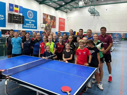 Jucători de loturi naționale din România și Serbia, într-un cantonament de tenis de masă la Arad! (FOTO)