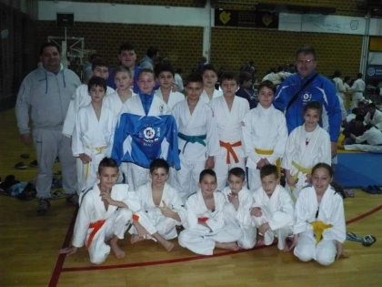 JUDOKA ARADENI AU DEBUTAT CU DREPTUL IN NOUL AN