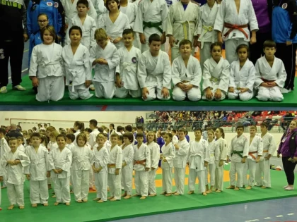 Judoka de la CSM Arad şi Panda Team, medaliaţi la Cupa Carolina, în aşteptarea lui Moş Crăciun