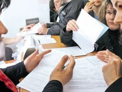 JUMATATE DE MILION DE ROMANI SUNT ASTEPTATI LUNA ASTA LA FISC