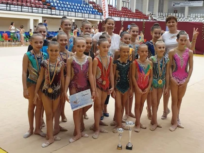 Junioarele de la CSM Arad, medaliate la Naţionalele de ritmică
