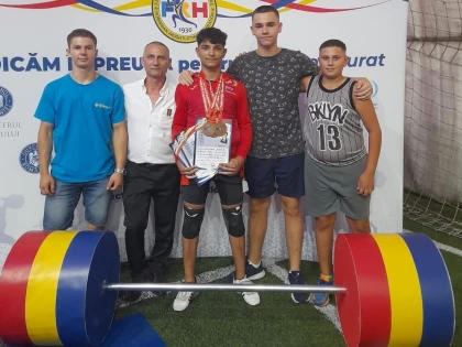Juniorii CSM-ului au cucerit 12 medalii la finalele naționale de haltere, de la Arad