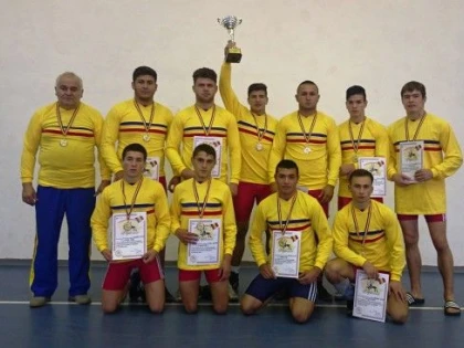 JUNIORII DE LA ASTRA ARAD, CAMPIONI NATIONALI LA LUPTE GRECO-ROMANE