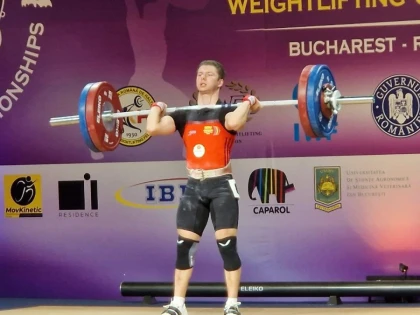 Juniorul Daniel Jigău a debutat cu trei recorduri personale la Europenele de haltere (FOTO)