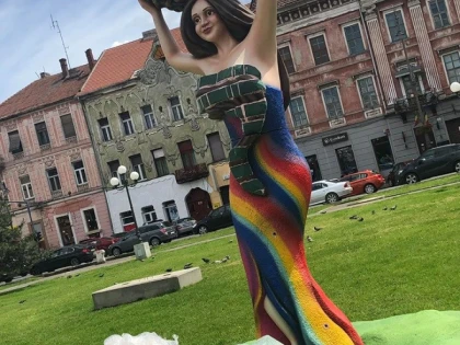 Kitsch-ul din Piața Avram Iancu ne costă 500.000 de lei. Nimic nu e prea scump pentru campania electorală