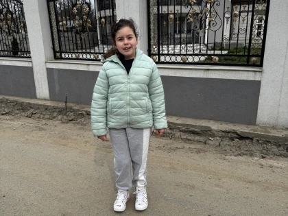 La 12 ani, Larisa a trecut prin 14 anestezii și mai multe operații. În septembrie urmează intervenția care ar putea pune capăt anilor de suferință