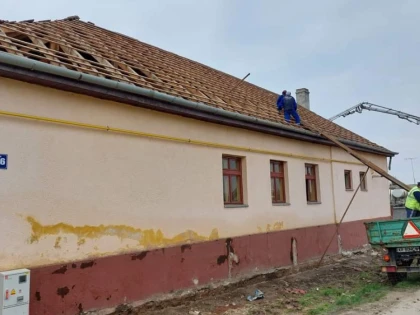 La Pecica se mai renovează o școală cu bani europeni!