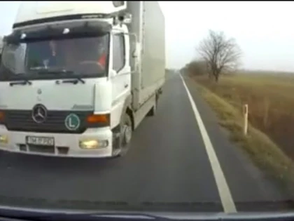 La un pas de tragedie pe drumul Arad-Oradea (VIDEO)
