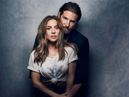 Lady Gaga, însărcinată cu Bradley Cooper? „Toată lumea spune că Gaga radiază şi îşi ascunde burtica”
