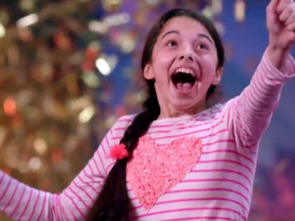 LAURA BRETAN A ULUIT JURIUL ÎN FINALA AMERICA`S GOT TALENT