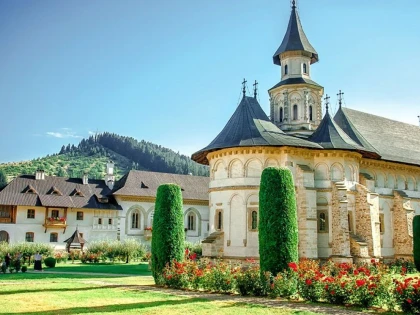 LE MONDE, DESPRE ”FRUMUSEȚEA SACRĂ A ROMÂNIEI”