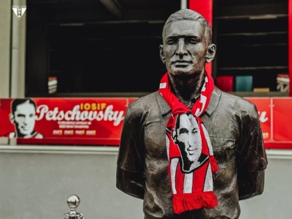 Legenda s-a întors acasă! Iosif Petschovschi are statuie în fața Arenei „Francisc Neuman” (FOTO)