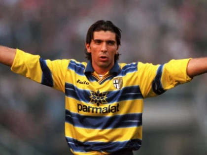 Legendarul Gianluigi Buffon a devenit, oficial, coleg cu arădeanul Dennis Man