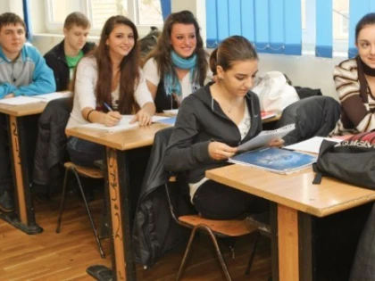 LICEENII VOR PUTEA BENEFICIA DE GRANTURI. CARE SUNT PLANURILE MINISTERULUI EDUCATIEI
