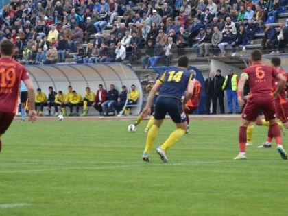 LIGA A III-A SE REIA VINERI. NATIONAL SEBIS JOACA SAMBATA, LA HUNEDOARA