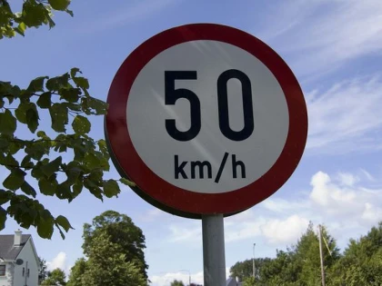 LIMITAREA VITEZEI SUB 50 KM/H ÎN LOCALITĂŢI AR PUTEA FI INTERZISĂ