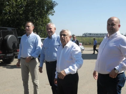 Liviu Dragnea a uimit în timpul vizitei de la Arad. Vezi cu ce i-a surprins pe toţi! (FOTO)
