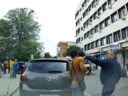 Livrator străin, agresat de un agent de pază la Spitalul Județean Arad. Poliția a deschis dosar penal