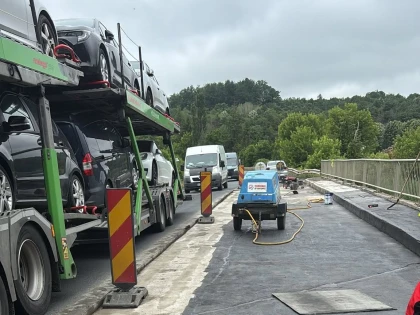Lucrări la două poduri de pe DN7. Traficul se desfășoară cu restricții și semafoare