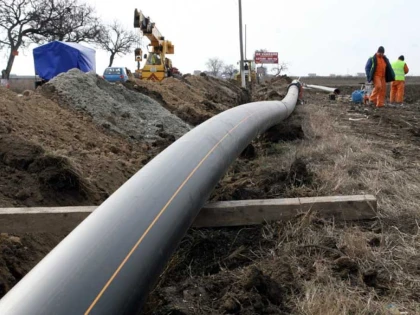 Lucrări la rețeaua de apă, în zona viitorului pasaj de pe centura Aradului