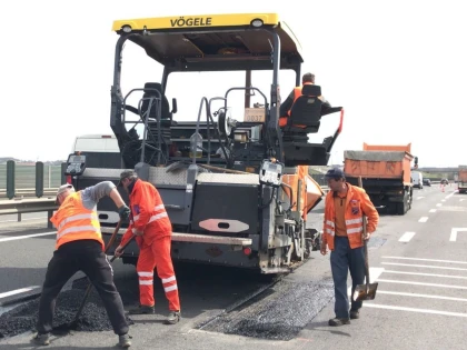 Lucrări pe autostrada Arad-Nădlac. Pe unele porțiuni se va circula pe o singură bandă