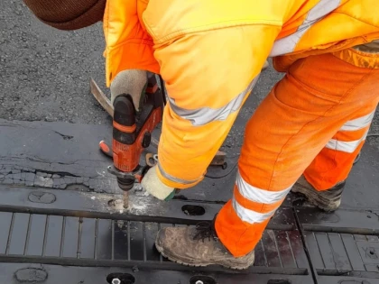 Lucrări pe autostrada Arad - Timișoara. Se circulă pe banda de urgență