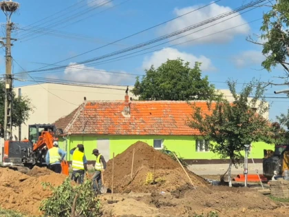 Lucrările la rețeaua de canalizare au ajuns în centrul comunei Felnac