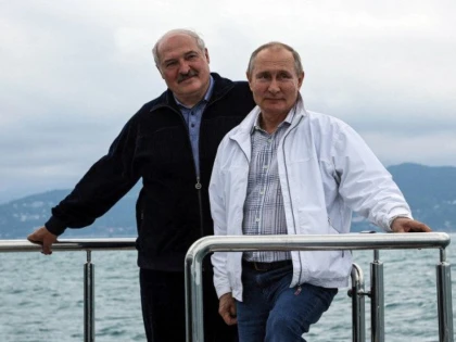 Lukaşenko i s-a plâns lui Putin de ameninţarea din partea Occidentului